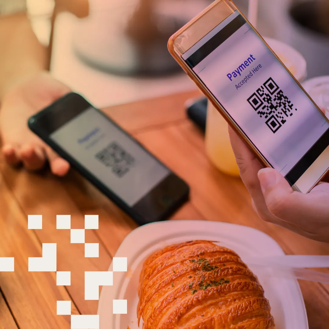 Celular fazendo pagamento via pix oculto